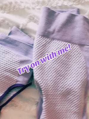 Thumb holes, pretty colors, compression oh my! I like the set. The bra is great for running but if you are a sweaty girl, beware! This will become a weights room staple. #workoutgirl #workoutclothes #athleticwear #tiktokfind #workoutset #tryon #fyp 