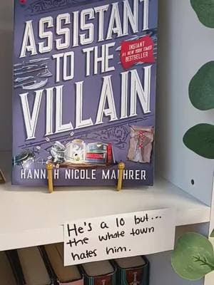 some of the he's a 10 at our family owned bookstore 🤣 @The Midnight Dreary #thecruelprince #assistanttothevillain #hersoultotake #BookTok #bookish 