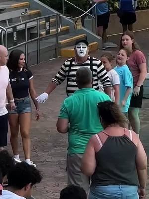 Unbelievable Fun at Seaworld 😱👏 | Tom Mime's Beautiful Adventure! #SeaworldAdventures  #TravelEntertainment  #FamilyFunTime  #ComedyGold  #MimePerformance  #UniqueExperience  #AdventureTime  #DestinationFun  #TrendingNow  #wildencounters 