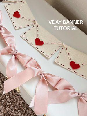 Valentines postcard banner tutorial 💌 #valentinescraft #feltbanner #bowgarland #vdaydecor #DIY 