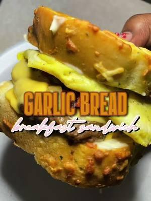 Garlic Bread Breakfast Sandwich 😋 get in that kitchen and cook sumn! #quickdinnerideas #easydinners #garlicbreadrecipe #cheesyfood #cheapmealideas #garlicbread #texastoast #cheesybread #yummy #dinner #quickdinner #recipes #quickrecipes #cookwithme #dinnerrecipe #dinnerwithme 