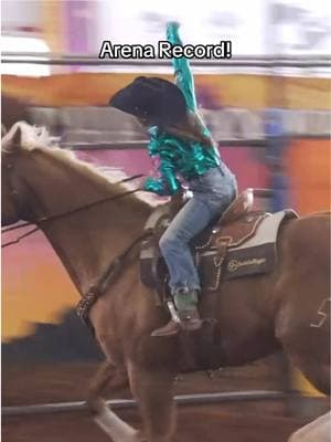 Dusky Lynn breaks ANOTHER ARENA RECORD in her Master Lightweight!! Video belongs to the Extreme Million #barrelracing #horses #equestrian #duskylynnhall #rodeo