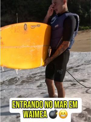 Entrando no mar gigante 🌊💣 assista o vídeo completo no meu canal do YT #surf #xenenvlogs #waimeabay 