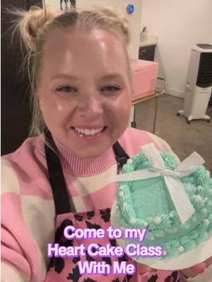 Cake class night is my favorite 🥰🩷 can’t wait to start Valentines cake classes next week! @The Art House Gilbert  #cake #cakedecorating #cakeclass #gilbertaz 