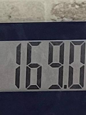 #CapCut  I have been really down about the amount of weight I have lost. Now granted.I have lost at least 6 pounds.But for me, I don't see a change so I did have a little breakdown but I'll get past it and I'll keep working hard.I think I need to go on more of a calorie deficit.And uh do a lot more workouts and walking more. So here's two like week five I believe i'm starting to lose count either way , it's been almost a month Since i've been on this journey so That have been. Here through it with me. #workoutroutine #diary #weightlossprogress #excercise #unfiltered #embracevulnerability #fyp #brightside #weight 