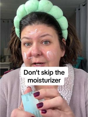 Always always use moisturizer! You can’t have plump looking skin if it’s not hydrated!  #moisturizer #skincare #hyraluronicacid #plumpskin #peterthomasroth @Peter Thomas Roth Labs 