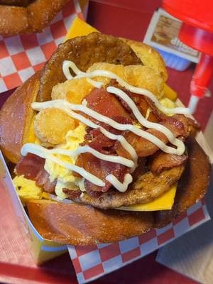 BEST breakfast sandwiches hands DOWN 🤤 @Buldogis Las Vegas @Keith Lee #buldogis #breakfast #eatwithme #foodreview #food #review 