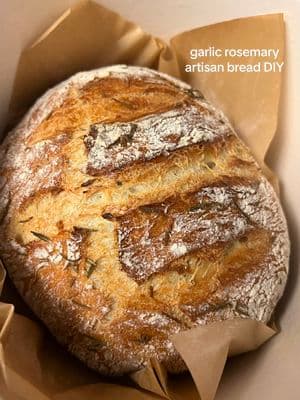 homemade garlic + rosemary artisan bread 🤤 #bread #artisanbread #loaf #breakmaking #baking #Foodie #recipes #Recipe #easy #simple #cooking #breadlover #yummy #kitchen #EasyRecipe #Foodie #fyp #foodinspo #delicious #crunchy