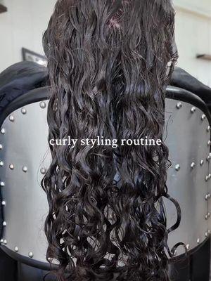 Styling routine using @Olaplex #5 and #10 on these beautiful long natural curls! #curlyhair #curlyhairroutine #curlyhairtutorial #curlyhairprouducts #curlyhairstylist 