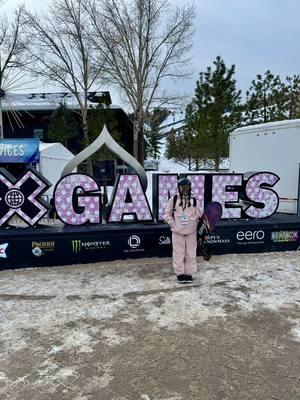 Day 3 at the @X Games 🏂⛷️🤙🏼  @JohnnySkis  @biggiganticmusic 🎶  #xgame #xgamesaspen #snowboard #snowboarding #ski #xgamesmode 