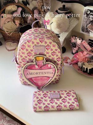 the perfect bag for every harry potter girl 🩷 @The Harry Potter Shop @Loungefly #harrypotter #harrypottertiktok #harrypotterfan #harrypotterpov #aesthetic #inspo #loungefly #harrypotterlover #lovepotion #amortentia #darkcoquette #darkacademia #harrypottermovies #harrypottermerch #hogwarts #harrypotterloungefly #hermionegranger #girlygoth #goth #RoomTour #roomdecor #roominspo #harrypottergirl #fyp #foryoupage #fypシ #fy #fypage #fypシ゚viral #foryourpage 