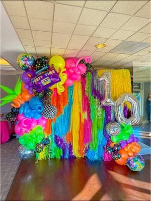 Double digits never looked so good 💚🩷💛💙🖤 #popculturememphis #neon #neonparty #birthday #party #balloons #balloonartist #memphis 