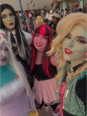 squad gang fam @Jordan <3 @Tulio @Mac Amato @Monster High #draculauramonsterhigh #monsterhigh #lagoonablue #monsterhighcosplay #frankiestein 