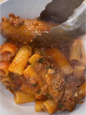 Sunday Dinner 🥘 🍝 😍 #pasta #sundaysauce #spicysausage #DinnerIdeas #sundayreset #EasyRecipes #lowandslow #meatsauce #rigatoni #pastatiktok 