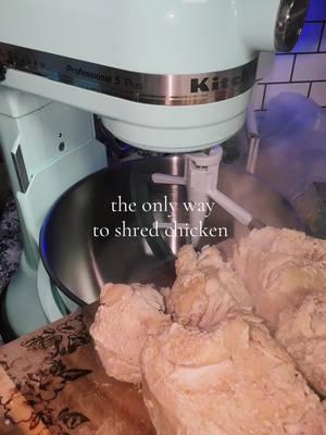 Love this hack! #chicken #shreddedchicken #kitchenaidstandmixer #KitchenHacks #kitchenaidmixer 