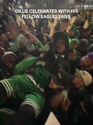 Gillie da kid celebrate the Eagles victory with his fellow fans #gilliedakid #gillieandwallo #philadelphiaeagles #eaglesfans #nfl 