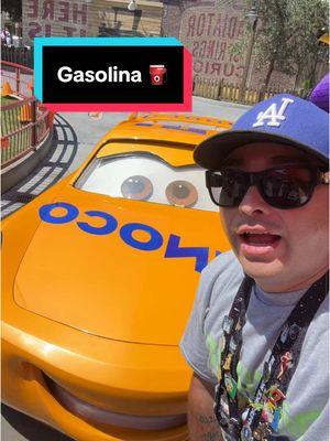 Cómo le encanta la gasolina ⛽️  #endisneylandia #disneylandia #🇲🇽 #🇲🇽🏰 #cars #cars2 #cars3 #cruzramirez #daddyyankee 