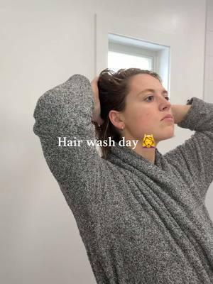 Hair was day 💆‍♀️🎀TEAM AIR DRY every-time  . . . . . . .  #productivity #hairwashday #blondehair #grwmroutine #asmr #lifestylevlogs #weekendthings #sundayreels #thatgirlaesthetic #thatgirlroutine #clevelandohio #diml 