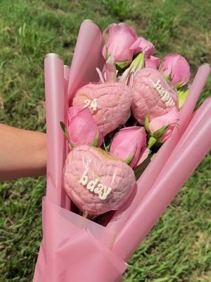 Heart conchas + flowers 😍💗 #fyp #heartconchas #conchasdecorazon #flowerbouquet #sweetsbysibel #ValentinesDay 