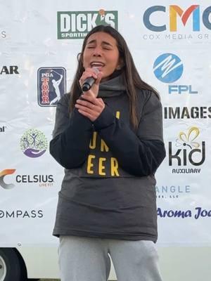 Neste último sábado, 25/01, @Isabela Oliveira recebeu o honroso convite para abrir um evento de corrida solidária da #kidshelpingkids , cantando o hino Norte-Americano (que é uma bonita tradição no inicio de todo evento grande ou pequeno por aqui).  Apesar da gripe, do frio intenso (completamente não usual para a região), do horário não muito propício para o canto (kkkk) e do frio na barriga, Isa emocionou a todos e deu o "ponta-pé” inicial ao lindo e importante evento.  Mamãe @Tania Khalill e papai @jairoliveira também marcaram presença e se encantaram com o envolvimento de tanta gente disposta a ajudar inúmeras crianças destes orfanatos! Parabéns a todos os voluntários, organizadores e participantes!! Solidariedade é sempre um movimento essencial para a saúde de qualquer sociedade! 😍😍😍😍 #grandespequeninos #programaodecasal #cozinha_carinhosa #familia #solidariedade#amor #uniao #respeito