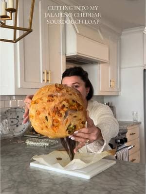 honestly the more i ate it the more I hated it bc of the cheese🤦🏼‍♀️ #sourdough #sourdoughstarter #sourdoughbread #jalapenocheddar #sourdoughinclusions #marthastewart 