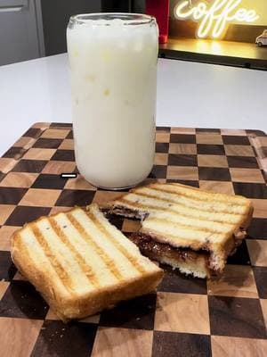 🤤🍞🥜🍇🥛 #peanutbutter #pbandj #peanutbutterjelly #peanutbutterjellytime #sandwich #sandwiches #sandwichtiktok #sandwichpress #susteas #sandwichmaker #panini #tiktok #TikTokShop #tiktokshopfinds 