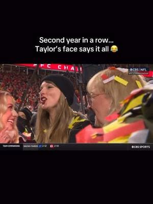 Comment what you think is going on in Taylor’s head lollllll 😭 It’s no viva Las Vegas but I can’t handle this lollllll #traviskelce #taylorswifterastour #chiefs #travisandtaylor #taylorandtravis #inlove #taylorswift #tayvis #kansascity #chiefs #kansascitychiefs #football