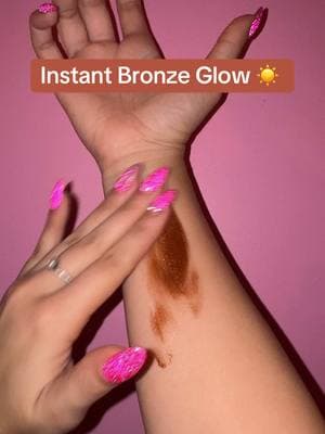 Bronze and golden in seconds! #trulybeauty #bronzer #sundropbronzeglow #trulybeautyproducts #trulybeautysundrops #goldentan #skincare 