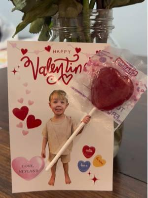 The absolute sweetest HOMEMADE VALENTINES! ❤️💌 #ValentinesDay #valentinesdaygiftideas #valentinesschoolparty #schoolvalentines #homemadevalentine #valentinecraft #canva #sahm #craft #crafty #valentinesdiy #DIY #doityourself 