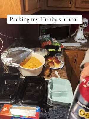 He puts it in the box himself because he fills the bottom with ice packs and water. He’s a truck driver gone long hours. ❤️ #mealprep #lunchtime #husbandwife #husbandslunch #lunchboxrefill #lunchboxideas #lunchprep #buffalochickendip 