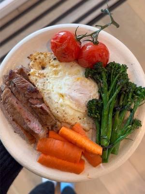 :) #lunch #lunchplate #healthyrecipes #EasyRecipe #fyp #easymeals #eggs #food #tutorial #snackideas #simplerecipe #vegetables #mealideas #steakandeggs #steak #viral 