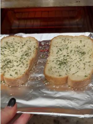 Pasta, @Beyond Meat meatballs, & garlic bread. 🌱  #fyp #foodtiktok #vegan #plantbased #beyondmeat #followyourheart #dairyfree #vegancooking #garlicbread #pasta #spaghetti #knockedloose 