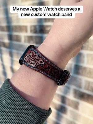 Hand carved and stamped my self! And fully hand stitched! DM me to get your own! I can always change the stitching color! #leathercraft #leatherwork #HandmadeLeather #WesternInspired 