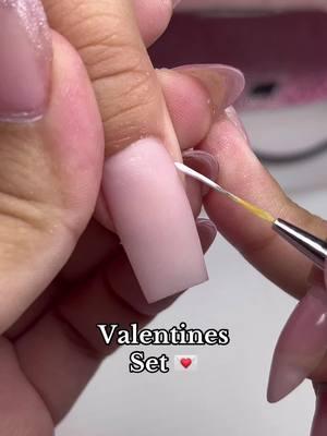 The cutest Valentines Set 💌 #houstonnails #houstonnailtech #houstonnailtechs #acrylicapplication #pinknails #rednails #valentinesnails #valentinesdaynails #chromenails #frenchtip #whitenails #heartnails 