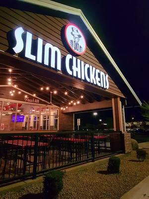 Dad Life.. Baby in Background 😅 Slim chicken in arizona Best chicken in arizona  #arizona #arizonatreasurehunt #Foodie #foodreview #arizonafoodie #arizonafoodiehunt #slimchicken #maricopaaz #maricopaarizona #azeats #food 