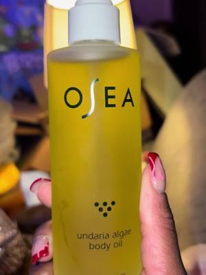 Smell like an orange creamsicle with this body oil from @OSEA Malibu  #oseamalibu #oseabodyoil #oseabodybutter #oseaundariaalgaebodyoil #bodycareproducts #bodycaretips #smellgoodstuff 