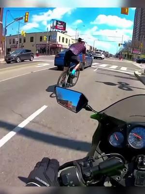 Who was really in the wrong? 🤷🏼‍♂️ . . . #motorcycle #biker #twowheels #motorcyclelife #moto #motorcycleride #accident #fail 