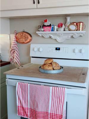 Made homemade bagels for the first time yesterday.. cinnamon sugar. They were good but something about them needed more 🥰 will try again soon! Anyways, good morning from my cozy grandma inspired kitchen 🩷#grandmacore #grandmasoftiktok #thriftedhome #cottagecore #cottagedecor #shabbychic #fyyyppp