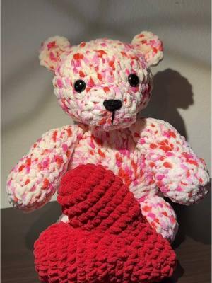 With or without the heart? #valentine #bear #crochetbear #hearts #cute #jenniferscrochetcorner #nopatterns 