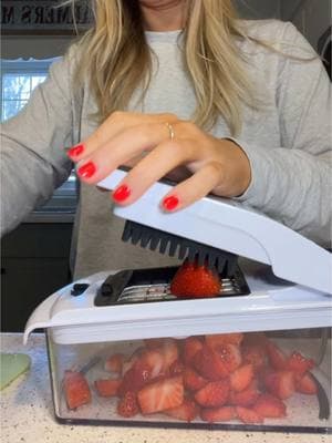 Watch me chop a whole package of strawberries in 30 seconds! This works great for fruits and veggies! Especially love chopping jalapeños with this so my hands don’t get SPICY 🥵  #chopper #ad #sponsored #handchopper #veggiechopper #fruitchopper #toddlermom #kidsfruitsnack #chopperforkitchen #fruitandveggies #fruitandveggieprep #toddlers #toddlersnacks #chopping #healthysnacks #strawberrychopper #vegetablechopper 