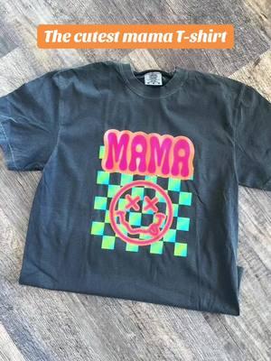 Loving these neon colors 🙌🏻 #mamatee #mama #mamashirt #tshirt #tshirtstyle #motherhood #moms #MomsofTikTok #fyp #creatorsearchinsights #fypage 