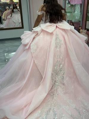 #fyp#boutiquemoroleondress#quinceañera #Quince #quinceaneradresses #quinceanera  #maquinceaños  #quinceideas #vestidoscharros#vestidosdeprincesa #vxvañera #bmboutique ##moroleonGirl #boutiquemoroleon  #quincedress