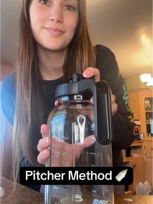 How I do the pitcher method! I pump 6 times a day on top of nursing. #pitchermethod #breastmilkstorage #pumpingmom 