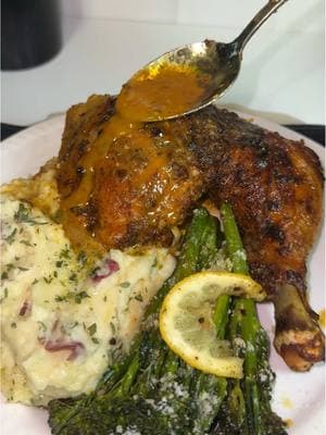 ✨What’s for dinner?✨Baked lemon garlic & herb chicken quarters, broccolini & garlic mashed potatoes! #sundaydinner #whatsfordinner #DinnerIdeas @Kinder's Flavors 