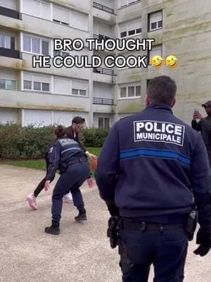 He tried the new move on the police 🤣👨‍✈️🏀 #basketball #hoopbus #fail #viral #fyp #foryou 