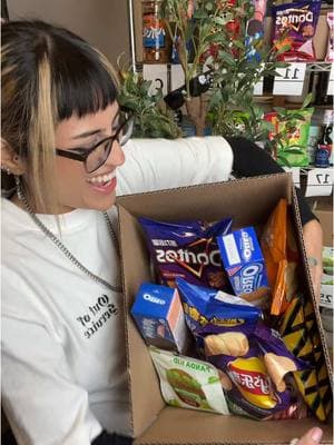 When y’all say you don’t want a Upip box 😏 catch it on the next live! #livestreamexclusive #upip #custombox #ynoynonomedigasqueno #importedsnacks #asiansnscks #chips #oreo #gogosonic #bundle 