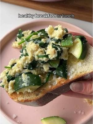 PCOS friendly breakfast recipes >  #pcos #pcosawareness #pcosmeals #healthyrecipes #breakfast #breakfastideas #hormonalhealth #hormones 