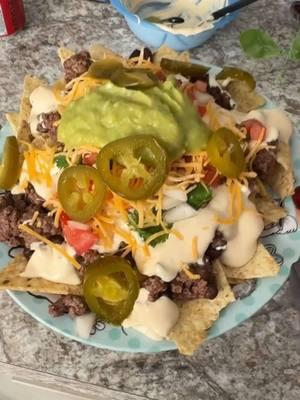 Loaded nachos 😮‍💨 #nachos #loadednachos #dinner #DinnerIdeas #like #share #save #follow #grwm #motf #cookwithme #cooking #cookingtiktok #cookingvideo #dinnerwithme #dinnerrecipe #Vlog #sahm 