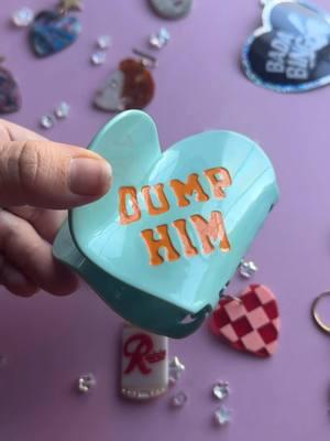 be our valentine 💖⁣ ⁣ ⁣ ⁣ #hairclaw#clawclip#hairclaws#SmallBusiness#viralart#dumphim#cryingheart #creatorsearchinsights 