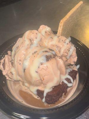 Brownie Sundae Affogato. Yae or nay? #icecream #brownie #browniesundae #dessert #yummy #fyp #foryou #foryoupage #miami #midtowncreamery 